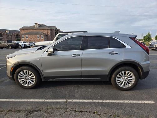 Argent Silver Metallic 2024 Cadillac XT4 Luxury