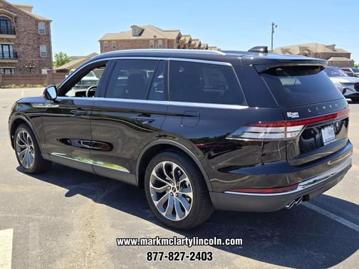 Infinite Black Metallic Clearcoat 2026 Lincoln Aviator Reserve
