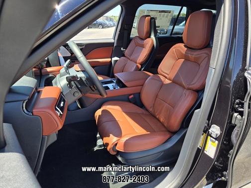 Infinite Black Metallic Clearcoat 2026 Lincoln Aviator Reserve
