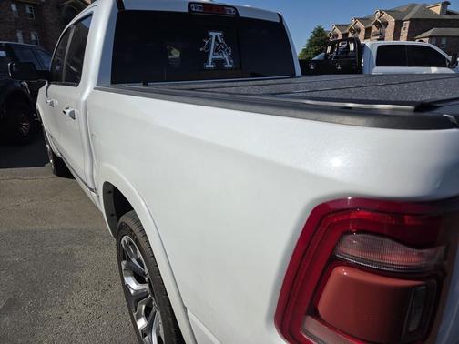 Ivory White Tri-Coat Pearlcoat 2019 RAM 1500 Limited