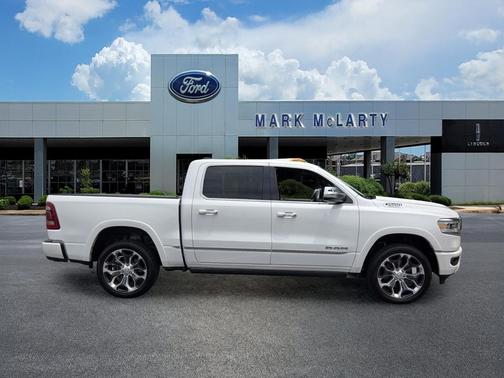 Ivory White Tri-Coat Pearlcoat 2019 RAM 1500 Limited