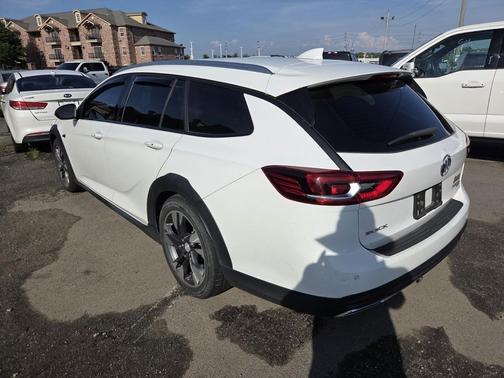 Summit White 2018 Buick Regal TourX Preferred