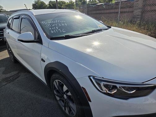 Summit White 2018 Buick Regal TourX Preferred