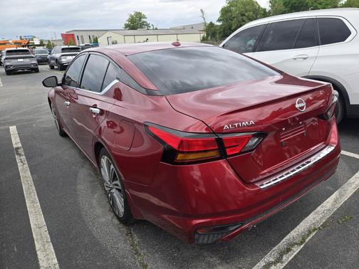 Scarlet Ember Tintcoat 2023 Nissan Altima 2.5 SL