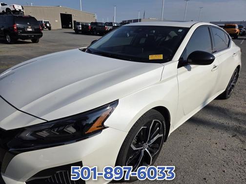 Pearl White Tricoat 2024 Nissan Altima SR FWD