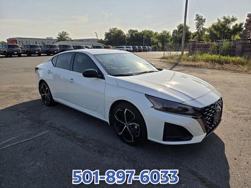 Pearl White Tricoat 2024 Nissan Altima SR FWD