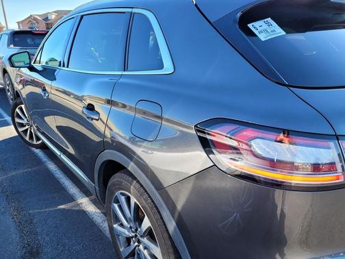 2019 Lincoln Nautilus Select