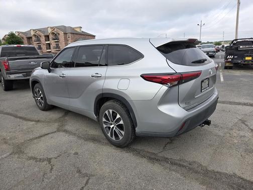 Celestial Silver Metallic 2022 Toyota Highlander XLE
