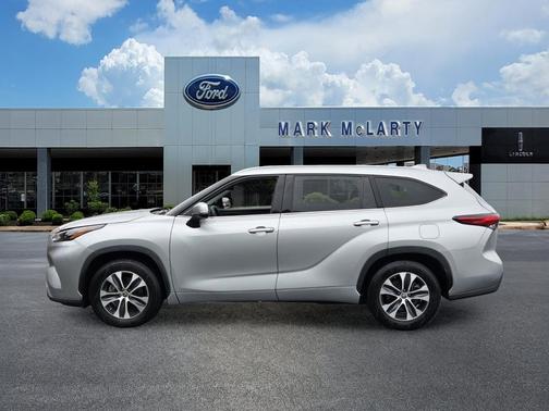 Celestial Silver Metallic 2022 Toyota Highlander XLE