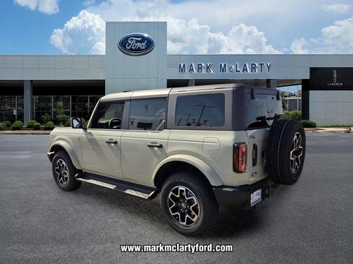DESERT SAND 2026 Ford Bronco Outer Banks
