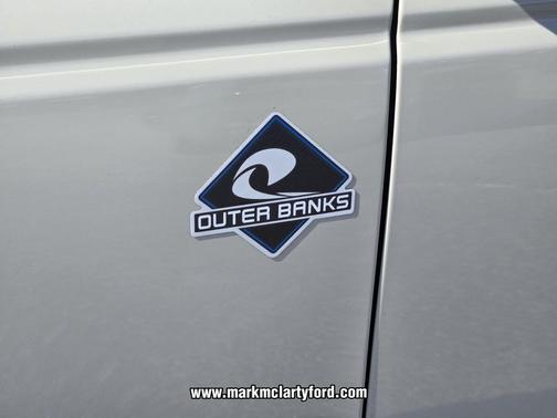 DESERT SAND 2026 Ford Bronco Outer Banks