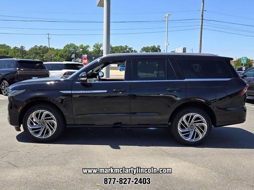 Infinite Black Metallic Clearcoat 2026 Lincoln Navigator Reserve