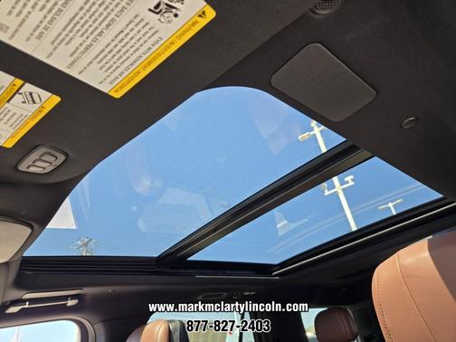 Infinite Black Metallic Clearcoat 2026 Lincoln Navigator Reserve