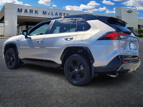 2021 Toyota RAV4 Hybrid SE