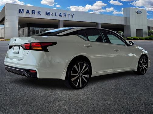 2022 Nissan Altima SR Intelligent AWD