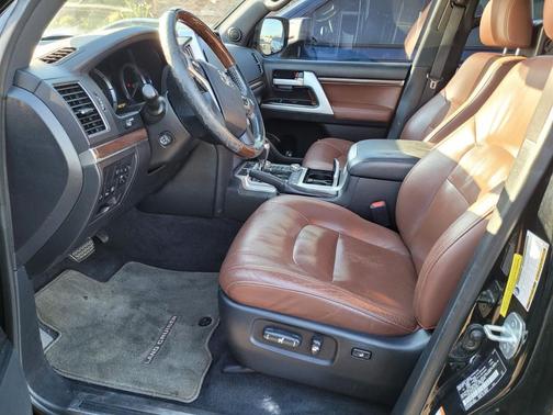 2017 Toyota Land Cruiser Base