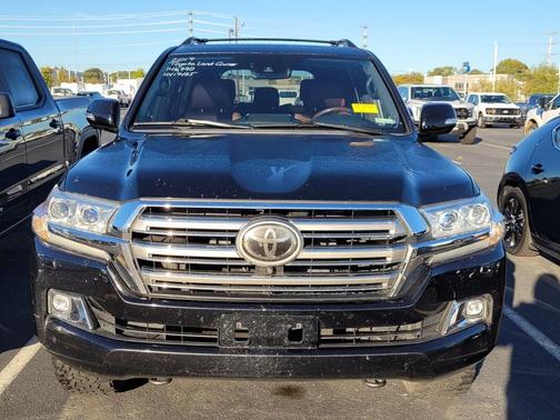 2017 Toyota Land Cruiser Base
