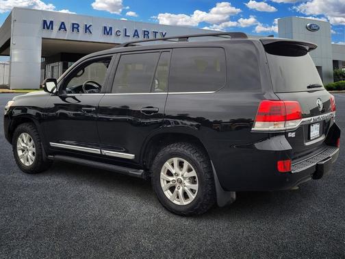 2017 Toyota Land Cruiser Base