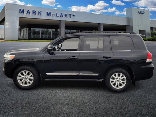 2017 Toyota Land Cruiser Base