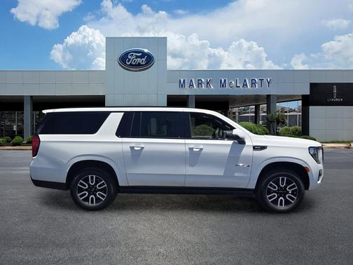 Summit White 2023 GMC Yukon XL 4WD AT4