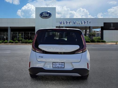 Snow White Pearl 2023 Kia Soul LX