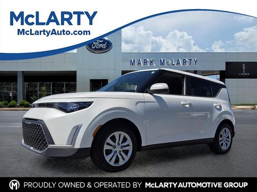 Snow White Pearl 2023 Kia Soul LX