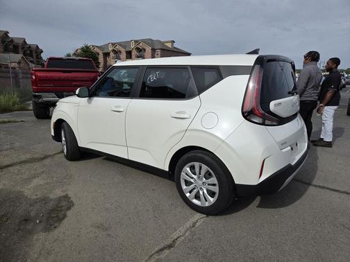 Snow White Pearl 2023 Kia Soul LX