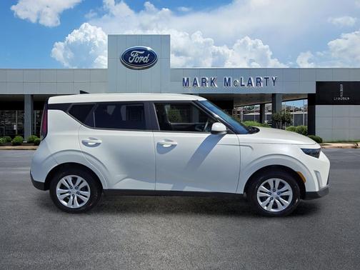 Snow White Pearl 2023 Kia Soul LX