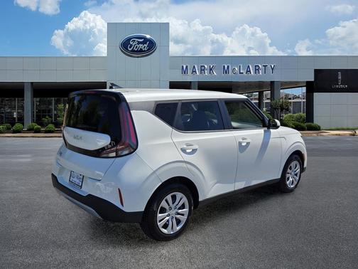Snow White Pearl 2023 Kia Soul LX