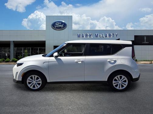 Snow White Pearl 2023 Kia Soul LX