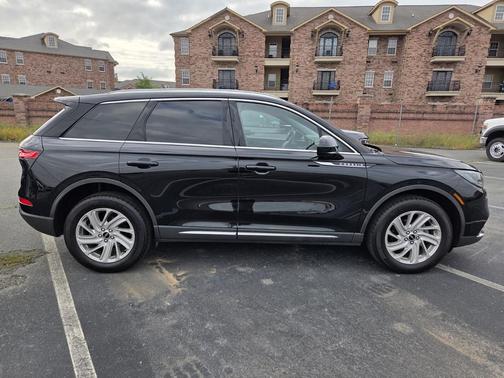 INFINITE BLACK MET CC 2022 Lincoln Corsair Standard