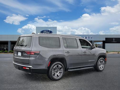 Baltic Gray Metallic Clearcoat 2025 Jeep Wagoneer 4x4