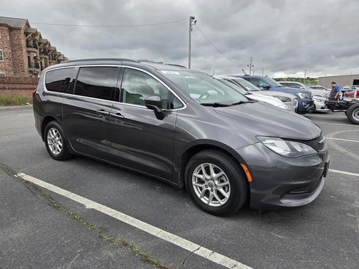 Granite Crystal Metallic Clearcoat 2021 Chrysler Voyager LXI
