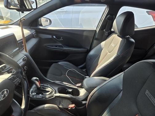 2020 Hyundai Veloster 2