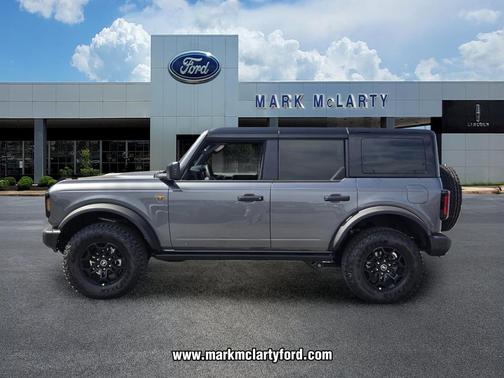 CARBONIZED GRAY METALLIC 2026 Ford Bronco Badlands