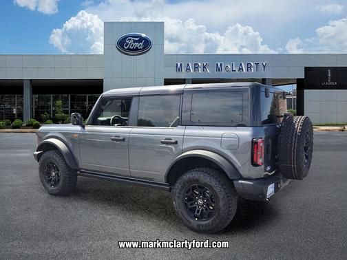 CARBONIZED GRAY METALLIC 2026 Ford Bronco Badlands
