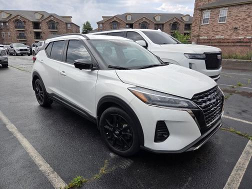 Aspen White Tricoat 2024 Nissan Kicks SR