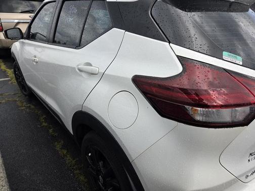 Aspen White Tricoat 2024 Nissan Kicks SR