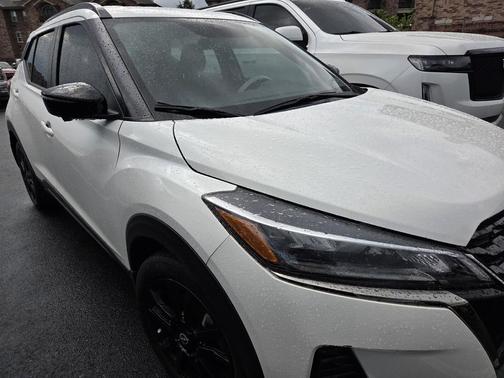 Aspen White Tricoat 2024 Nissan Kicks SR