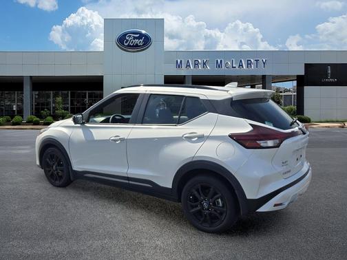Aspen White Tricoat 2024 Nissan Kicks SR