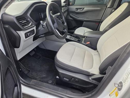 OXFORD WHITE 2023 Ford Escape Active