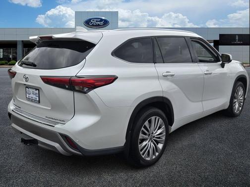 Wind Chill Pearl 2023 Toyota Highlander Platinum