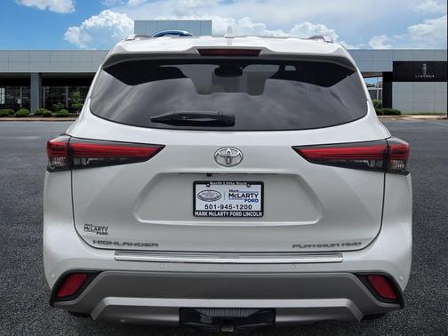 Wind Chill Pearl 2023 Toyota Highlander Platinum