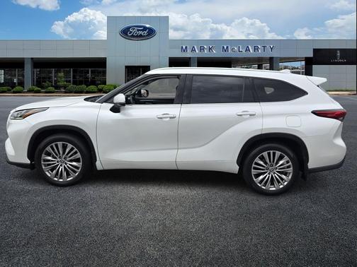 Wind Chill Pearl 2023 Toyota Highlander Platinum