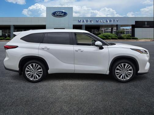 Wind Chill Pearl 2023 Toyota Highlander Platinum