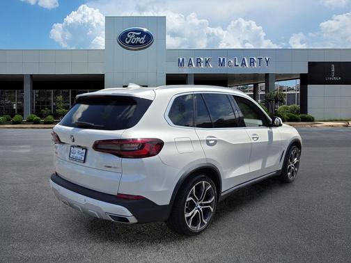 Mineral White Metallic 2021 BMW X5 sDrive40i