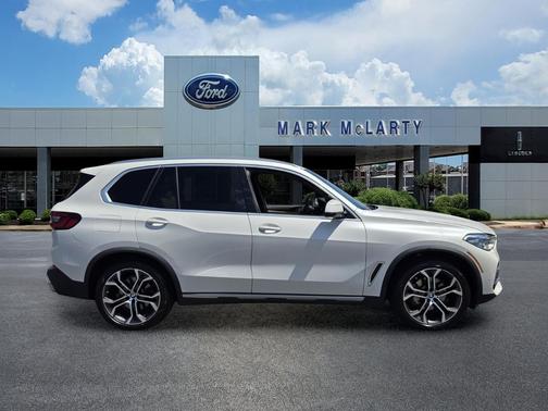 Mineral White Metallic 2021 BMW X5 sDrive40i