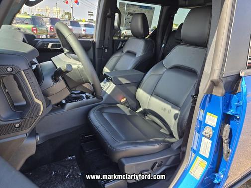 VELOCITY BLUE METALLIC 2026 Ford Bronco Badlands