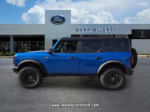 VELOCITY BLUE METALLIC 2026 Ford Bronco Badlands