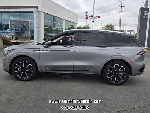 LUSTROUS GRAY METALLIC 2025 Lincoln Nautilus Reserve